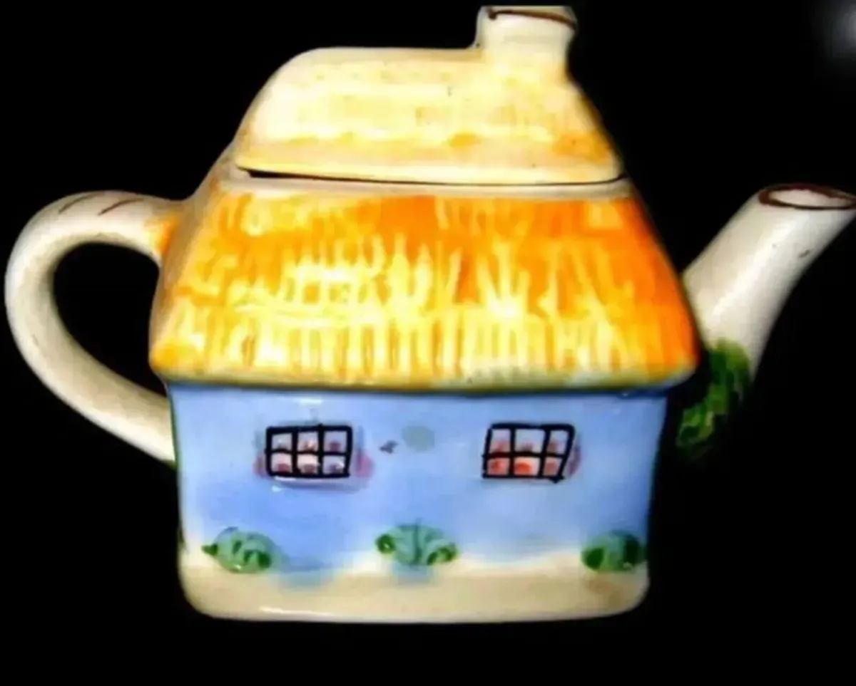 'The Cottages' Vintage Teapot Collection - Image 2