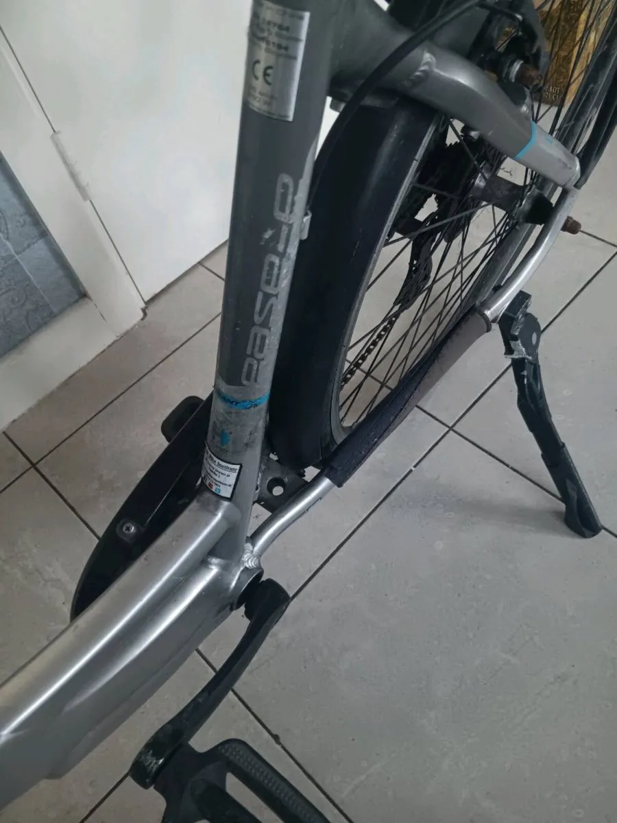 Giant Electric bike - Image 2