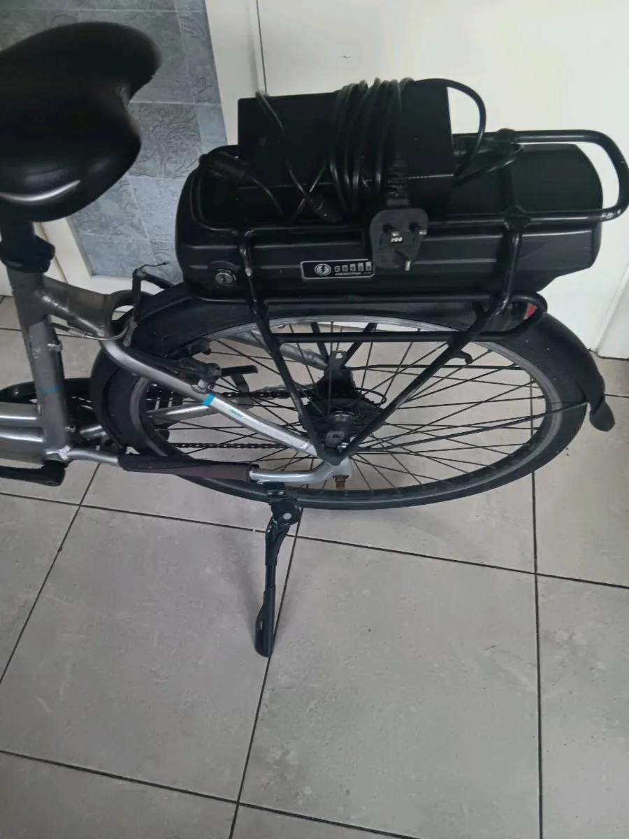 Giant Electric bike - Image 3