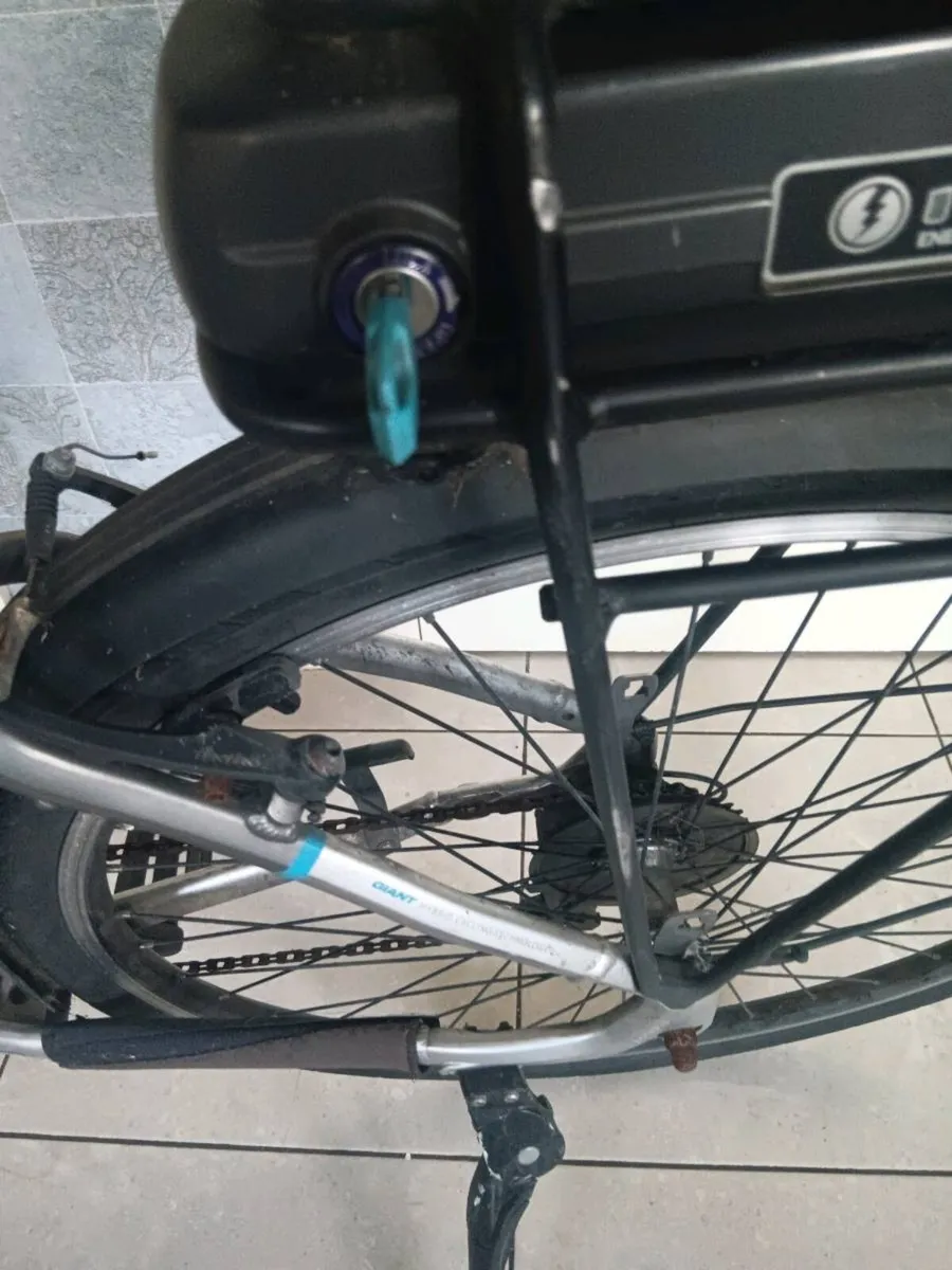 Giant Electric bike - Image 4