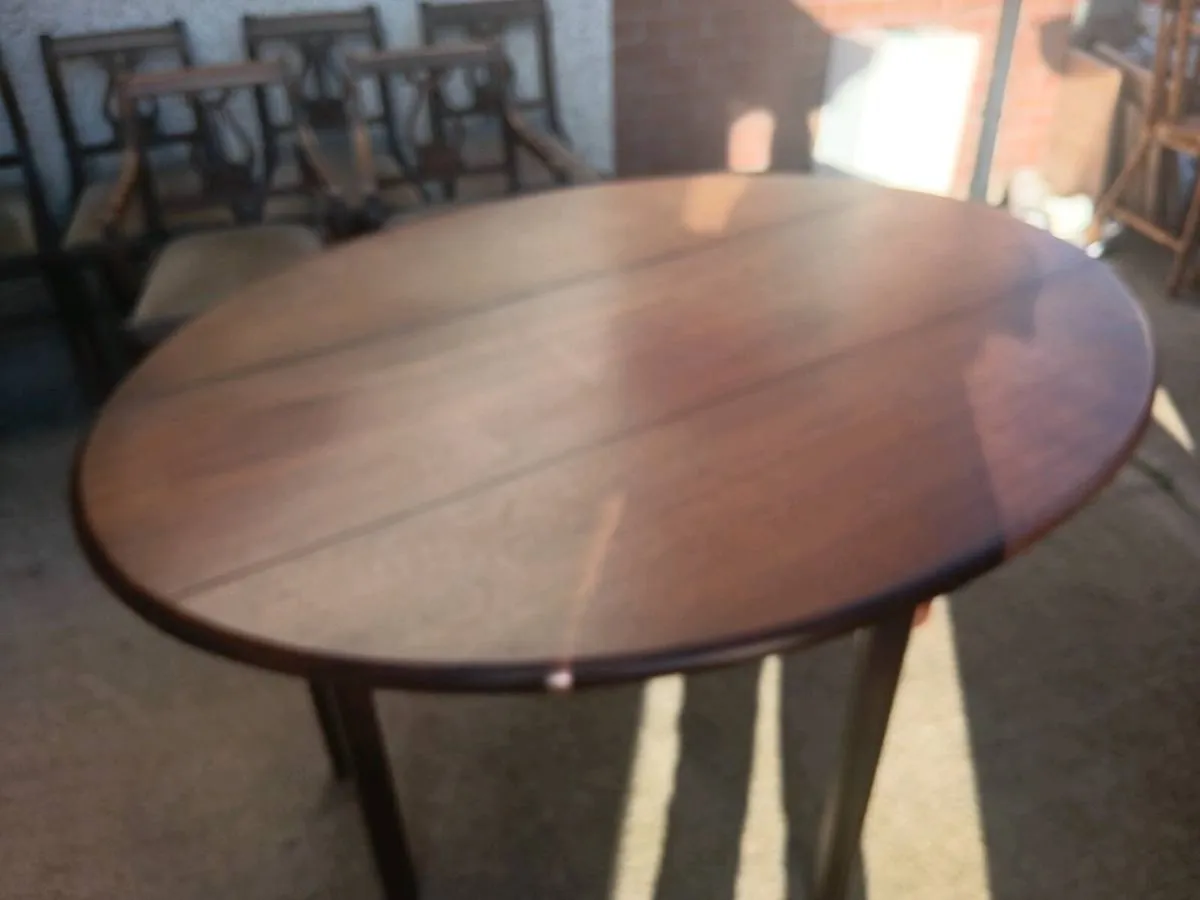 Table and chairs - Image 3