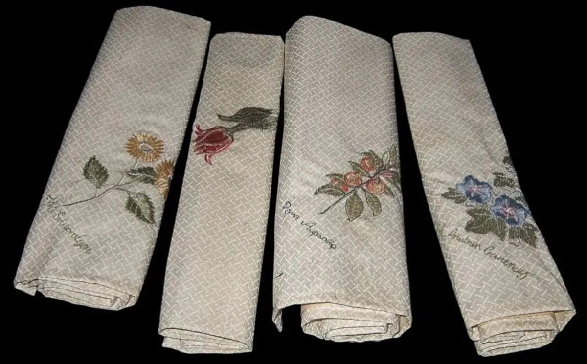 Pristine Vintage Harrods Embroidered Napkins - Image 4