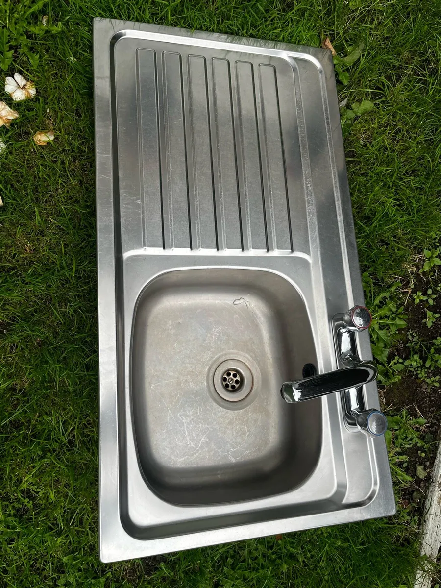 Kitchen sink - Image 1