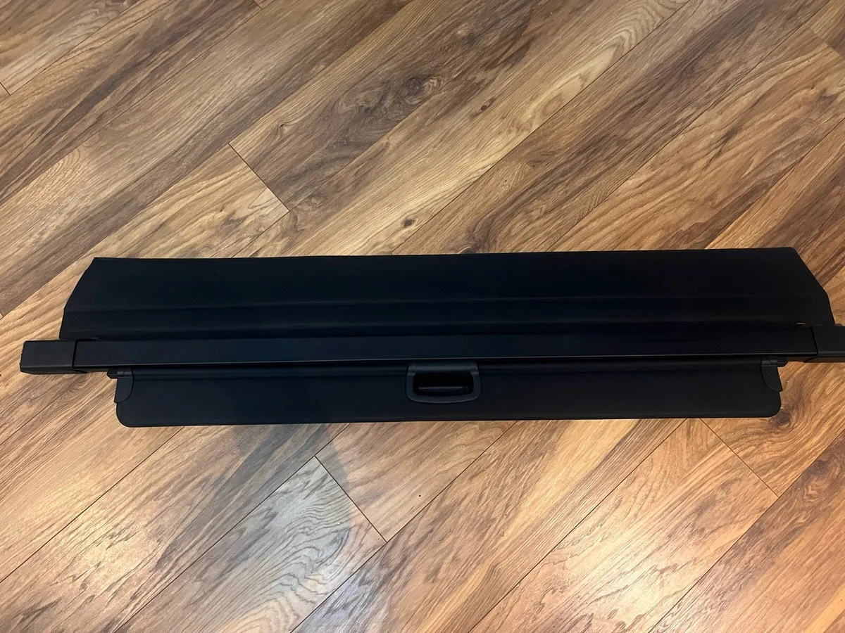 Retractable cargo cover for Grand Scenic car - Image 1