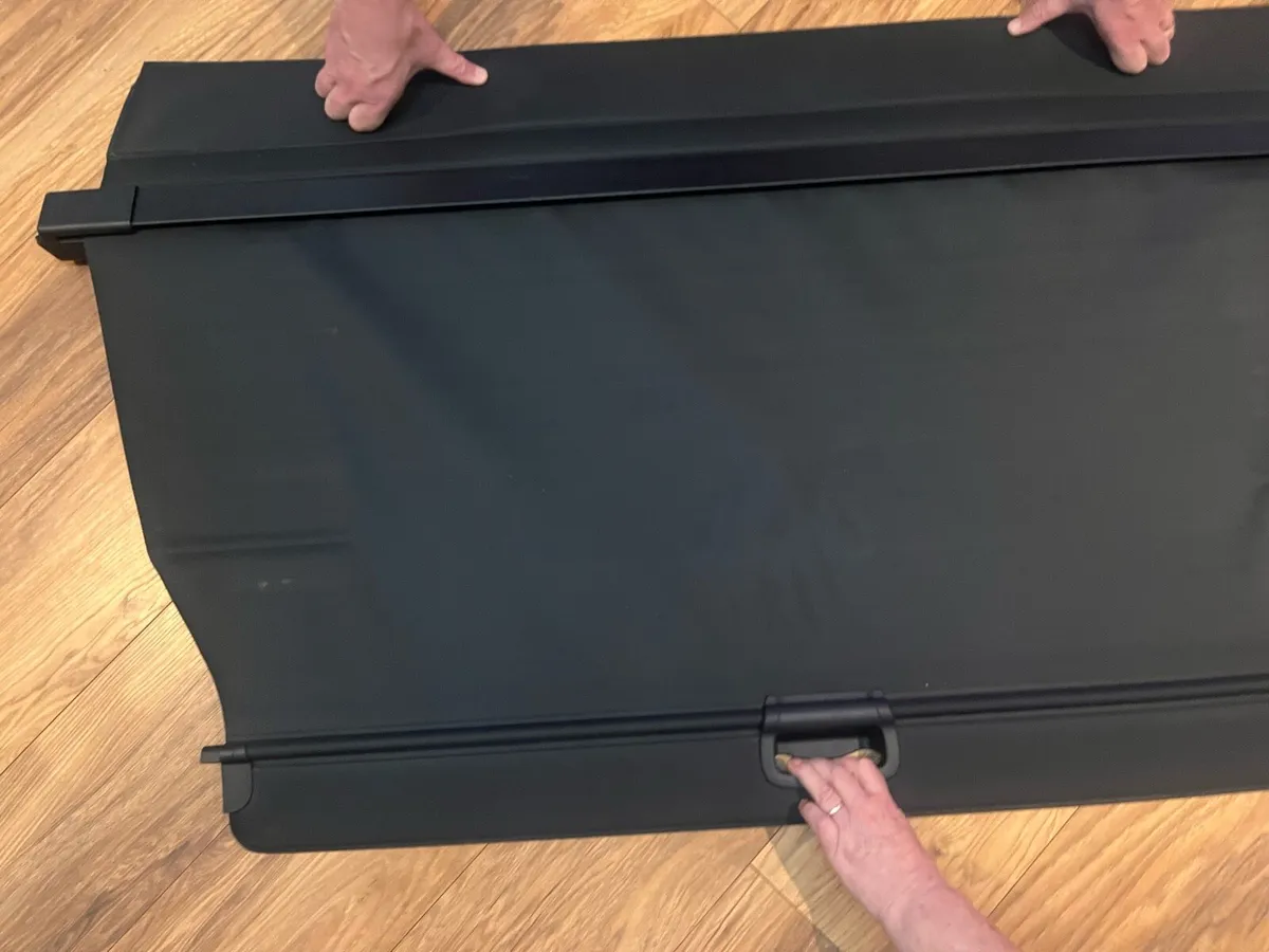 Retractable cargo cover for Grand Scenic car - Image 2