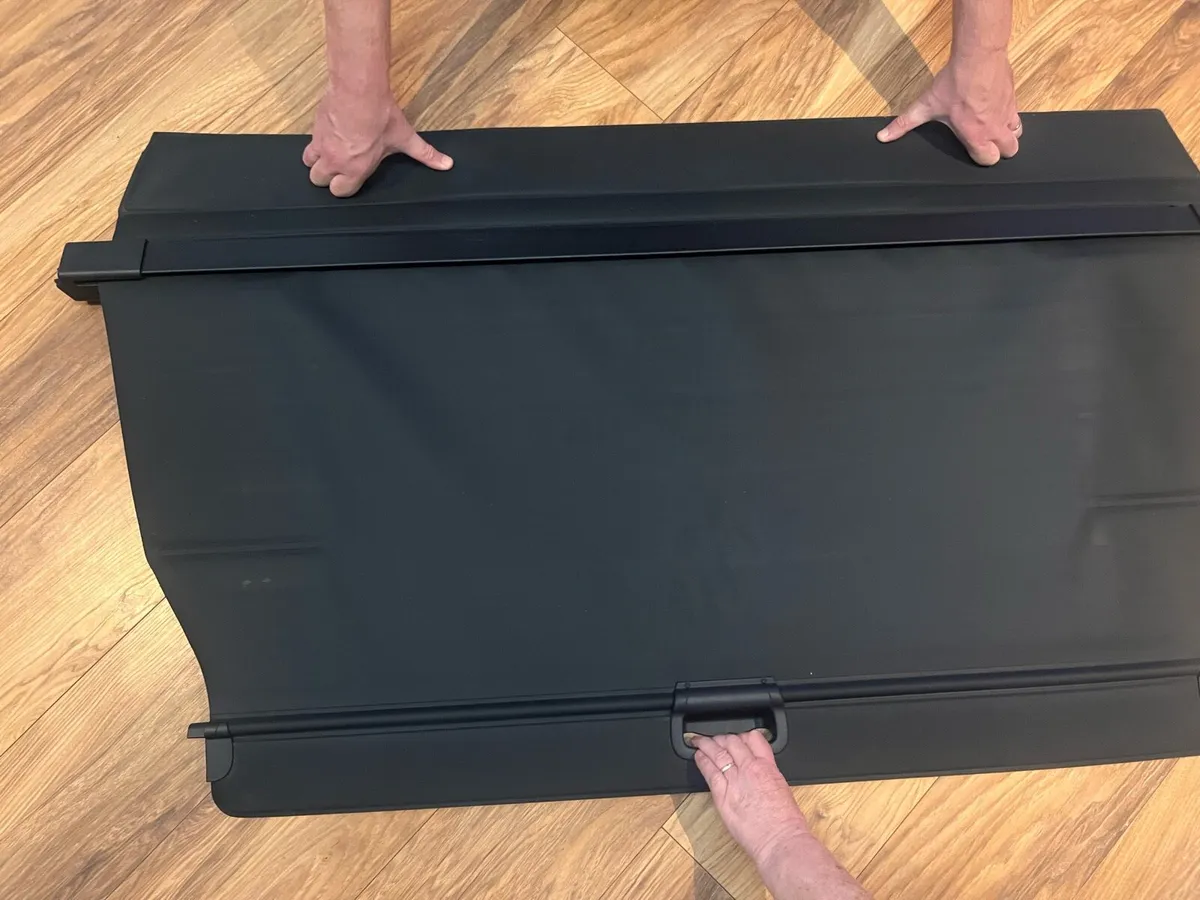 Retractable cargo cover for Grand Scenic car - Image 3