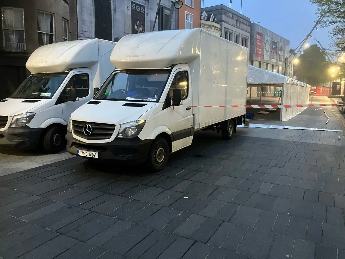 Mercedes Sprinter Luton lift