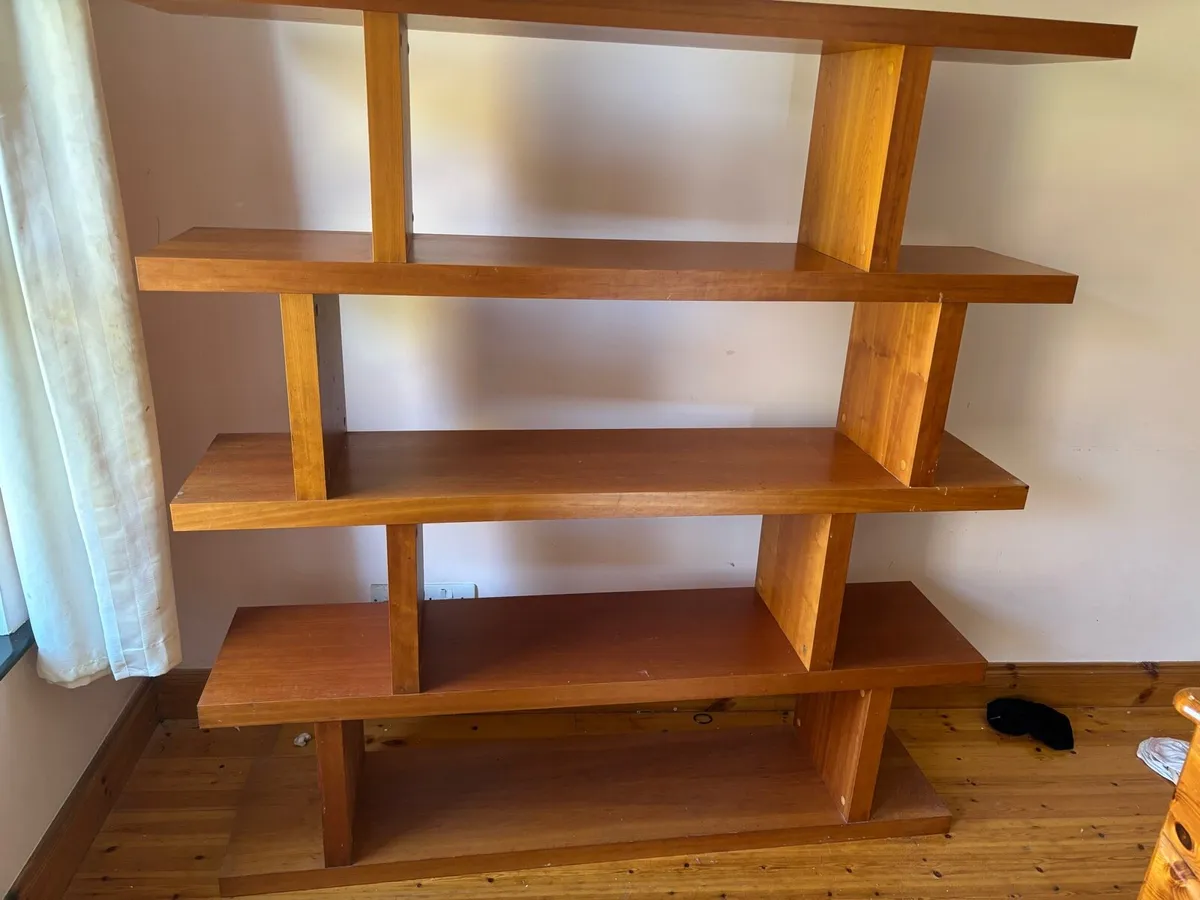 Display book shelving - Image 1