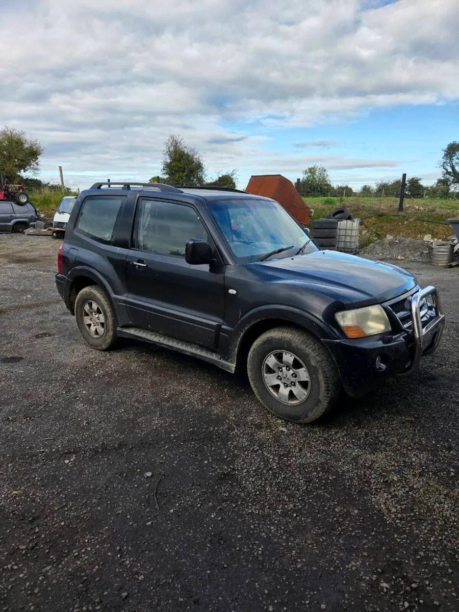 05 mitsubishi pajero - Image 1