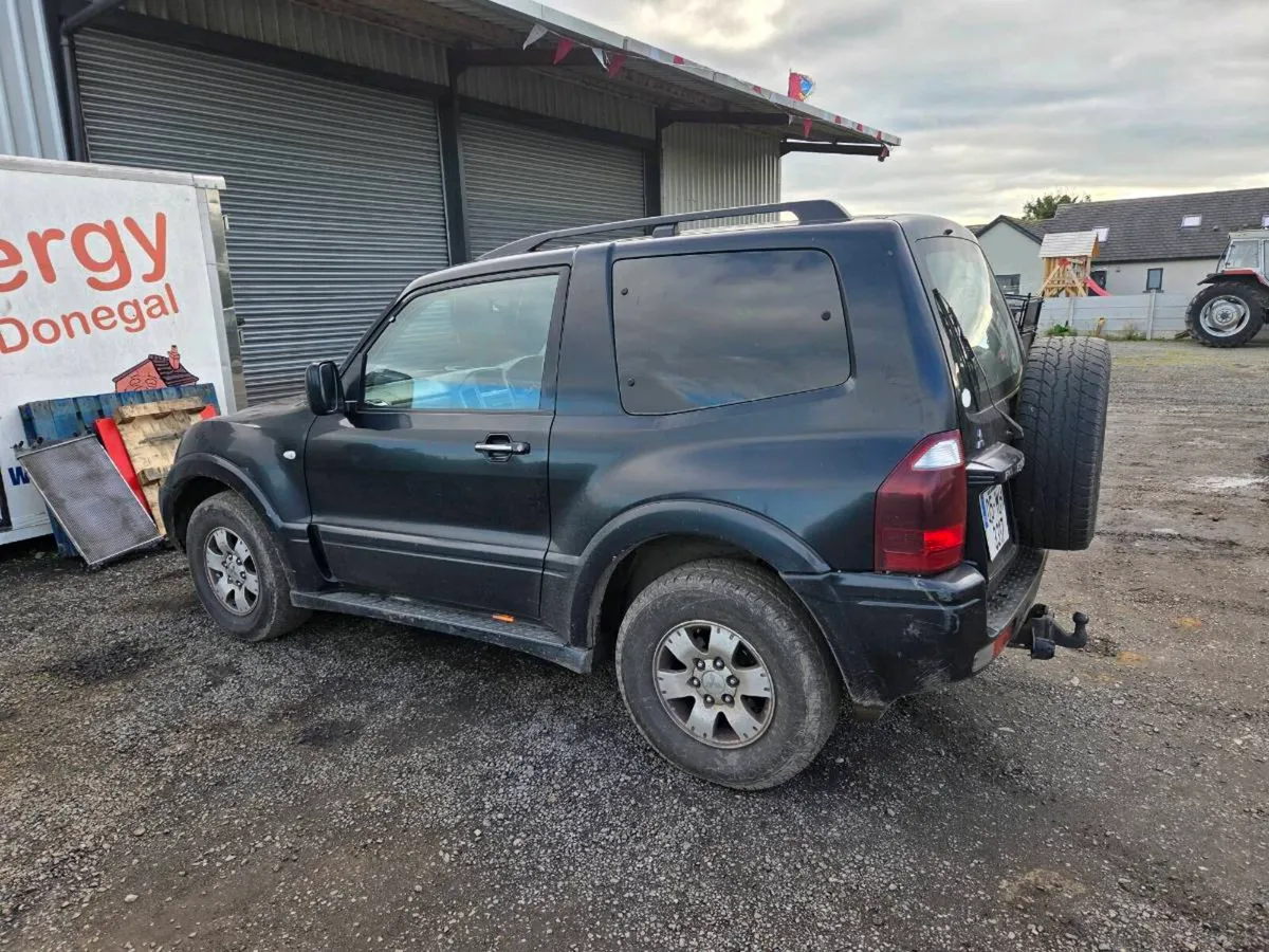 05 mitsubishi pajero - Image 2