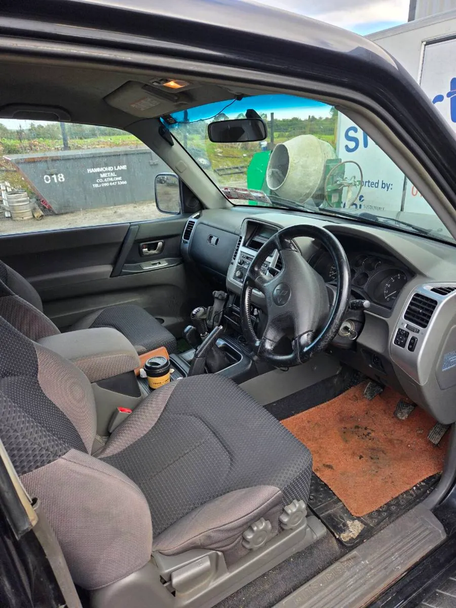 05 mitsubishi pajero - Image 3