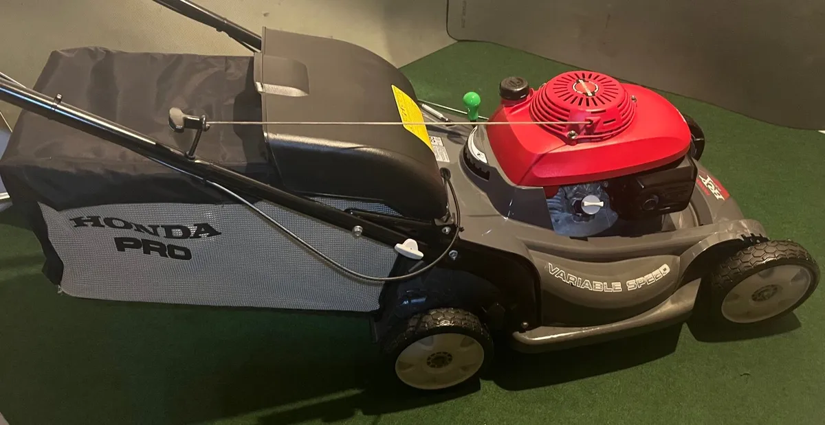 Honda HRX537 Lawnmower - Image 4