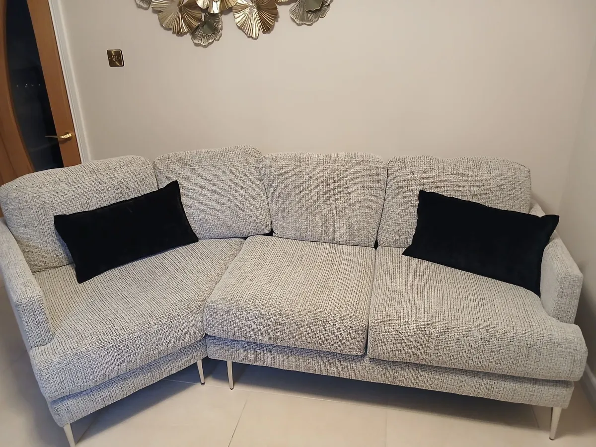 New corner sofa - Image 1