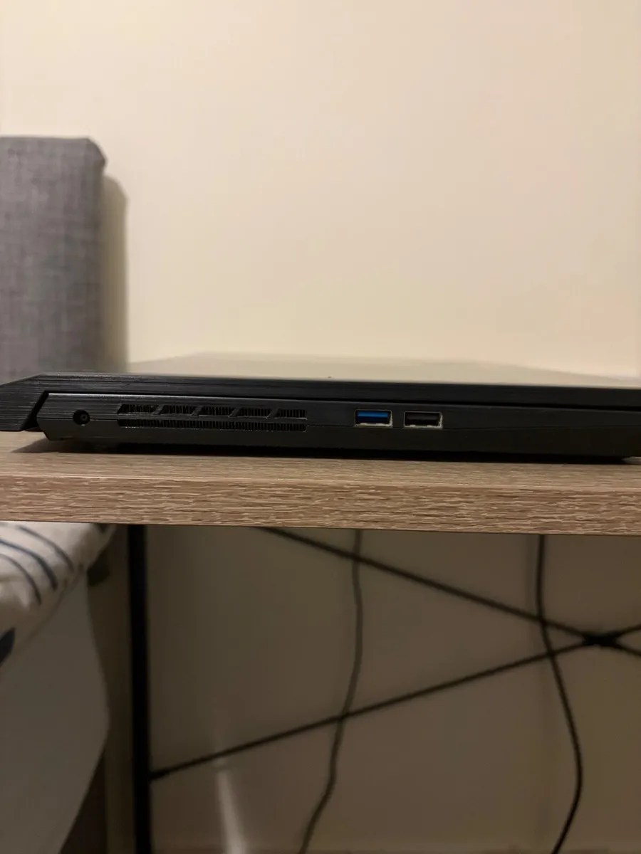 Laptop - Image 4