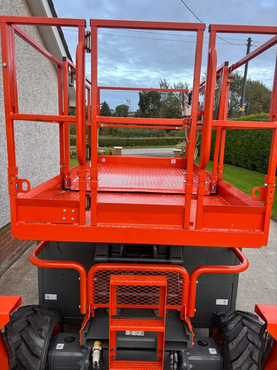 Skyjack 6832RT scissor lift (749 hours) - Image 4