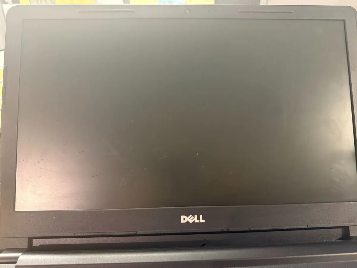 Dell Vostro 15 - Image 2