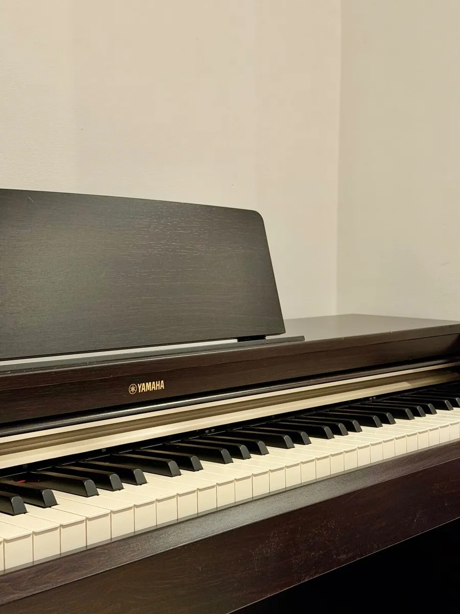 Yamaha Digital Piano Arius YDP-162 - Image 1