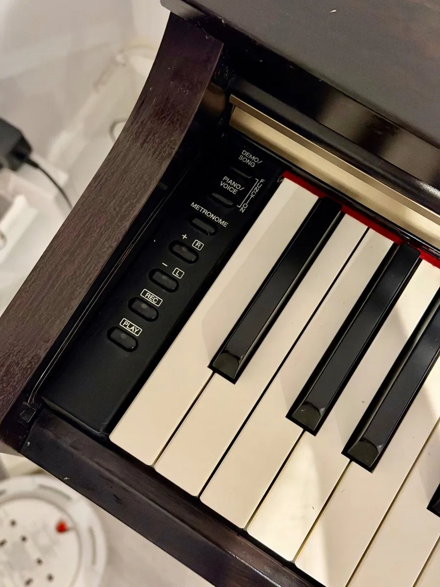 Yamaha Digital Piano Arius YDP-162 - Image 2