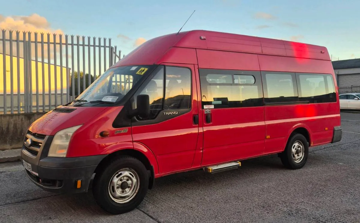 FORD TRANSIT 19 seater minibus - Image 1
