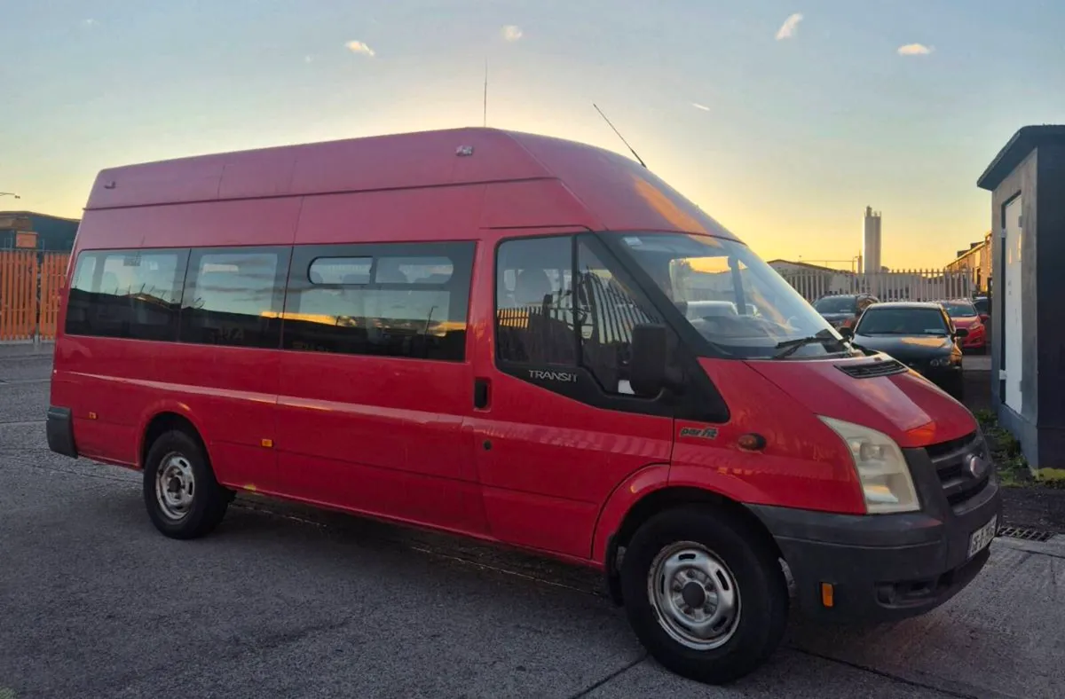 FORD TRANSIT 19 seater minibus - Image 2