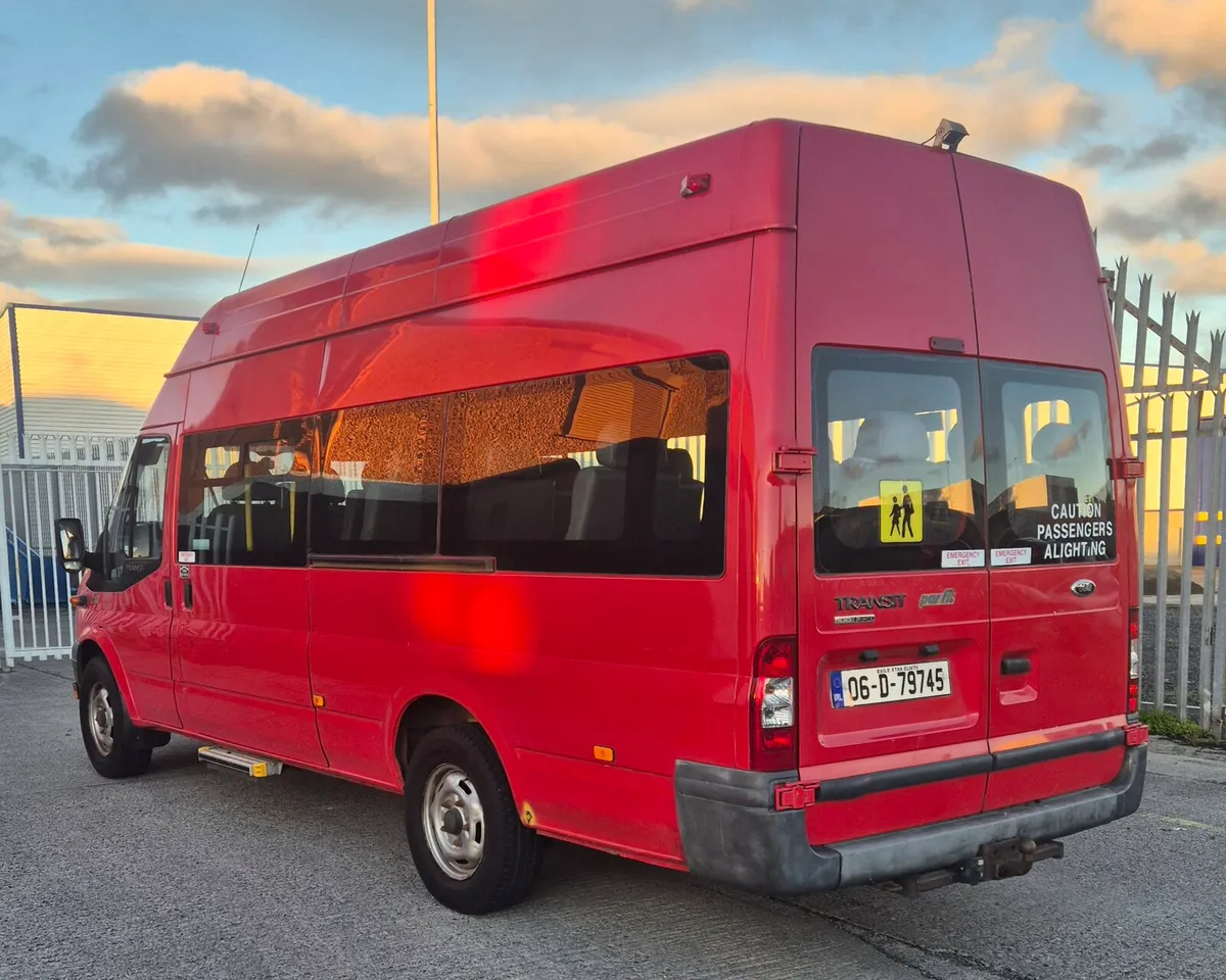 FORD TRANSIT 19 seater minibus - Image 3