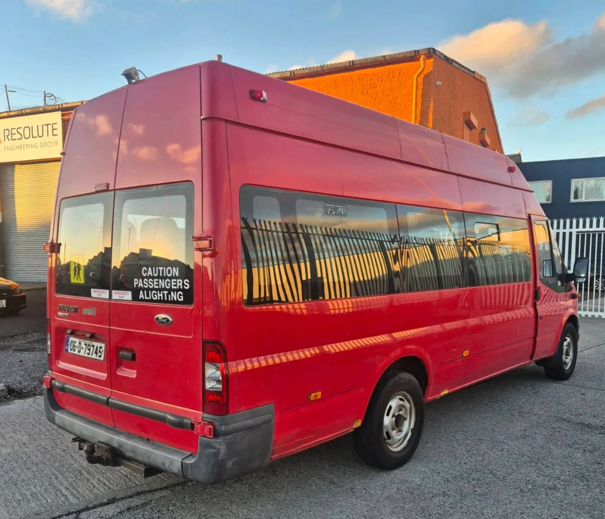 FORD TRANSIT 19 seater minibus - Image 4