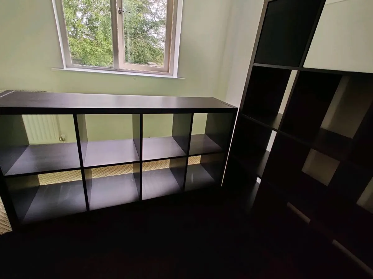 2 Shelving units KALLAX with 4 free boxs with  LED - Image 4