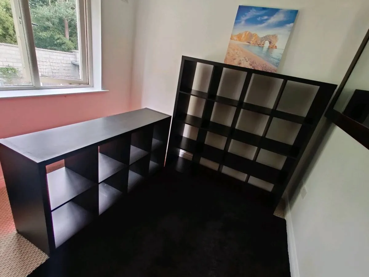 2 Shelving units KALLAX with 4 free boxs with  LED - Image 1