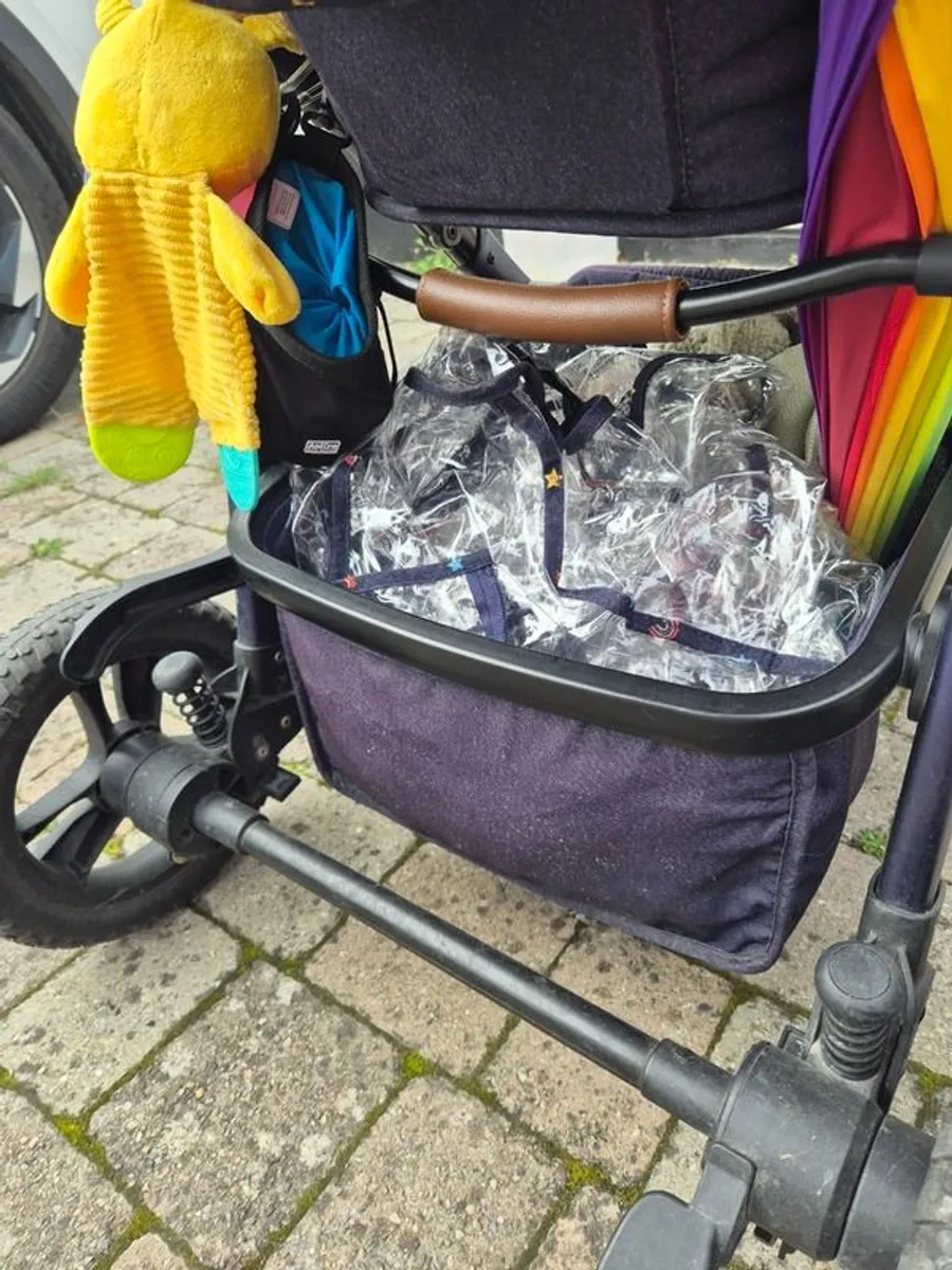 Cosatto Wow 3 Travel System - Image 3
