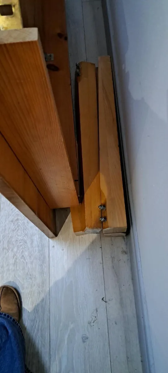 Kitchen table - Image 1