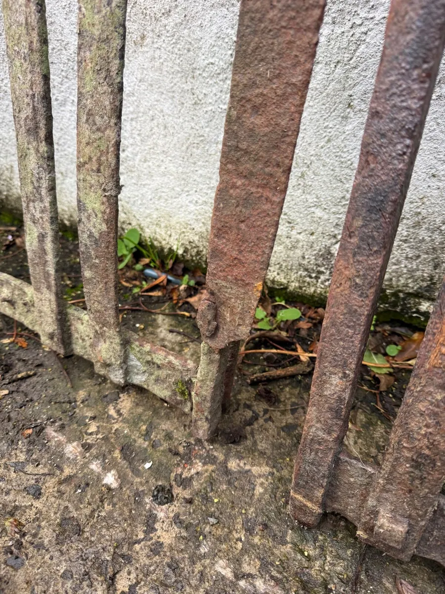 Estate Gates for repairs. - Image 4
