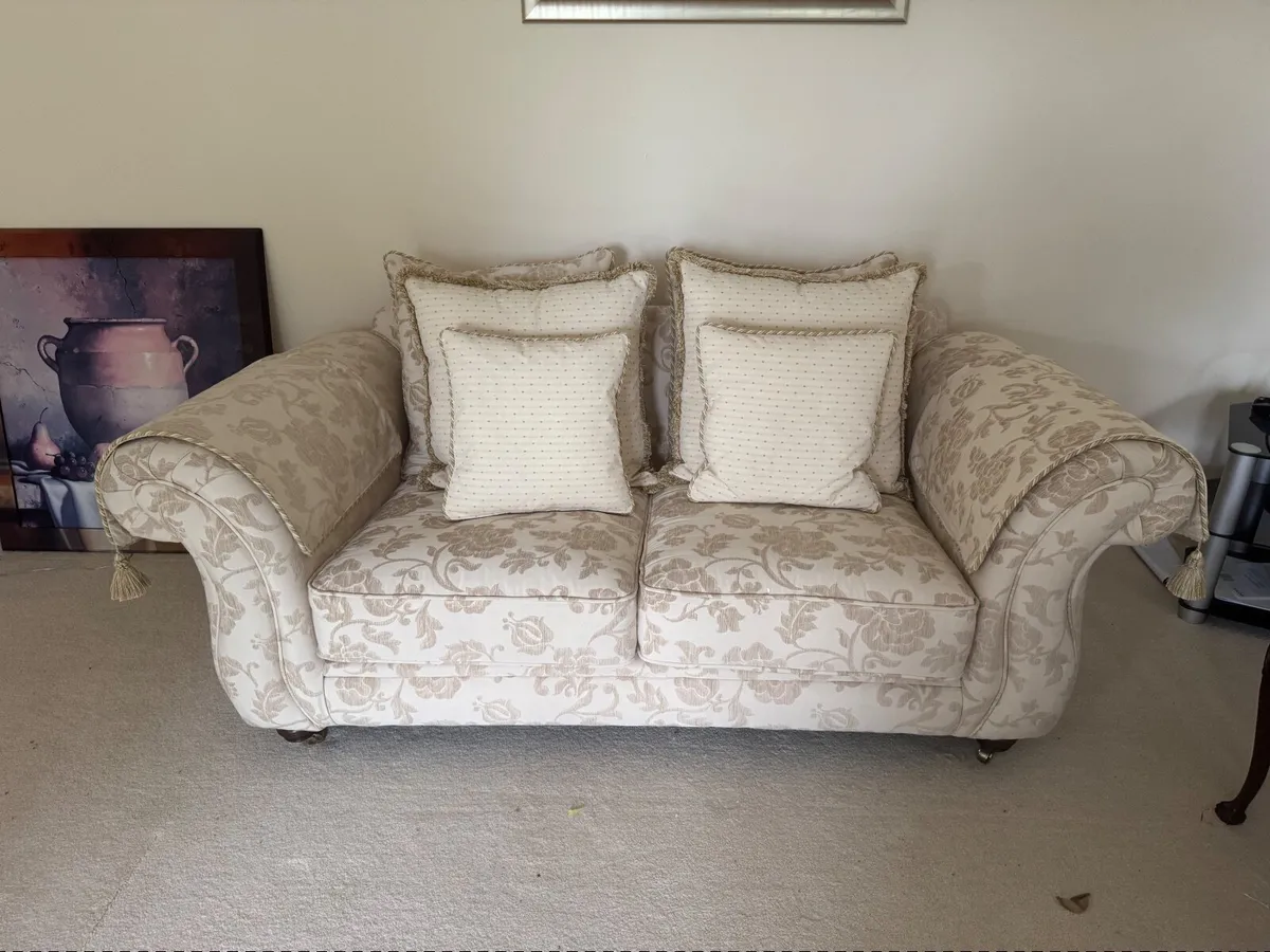 Traditional Sofa large 3 & 2 Seater. - Image 2