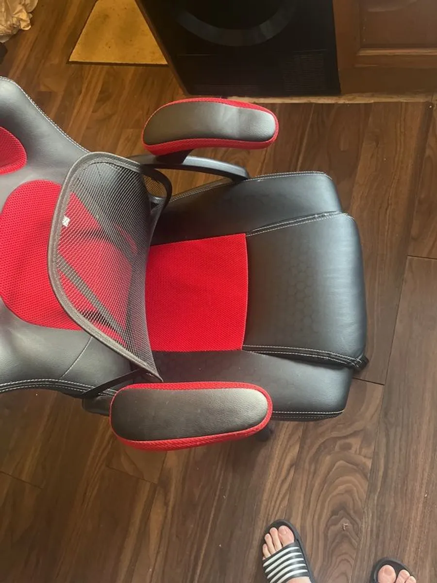 Used but in good condition Gaming Chair - Image 3