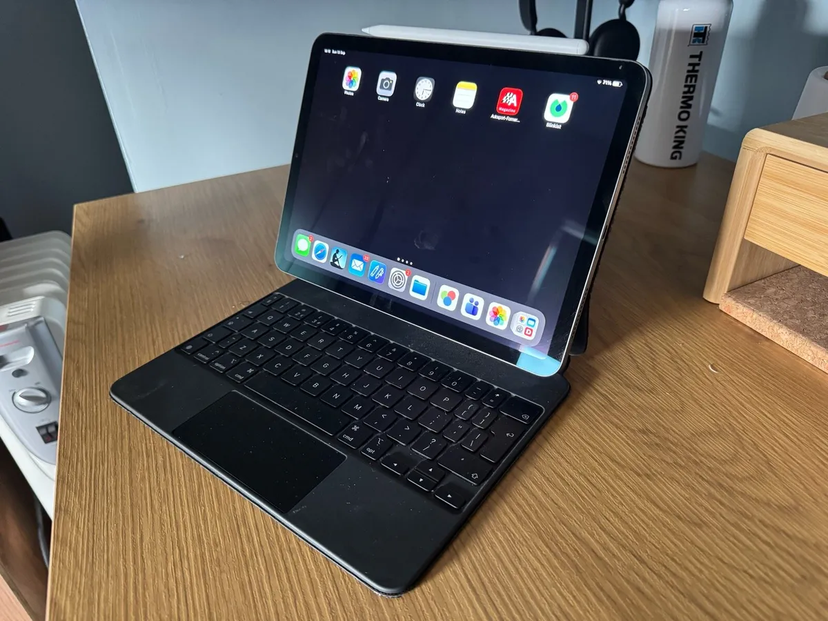 iPad Air 64gb (5th Generation) - Image 2
