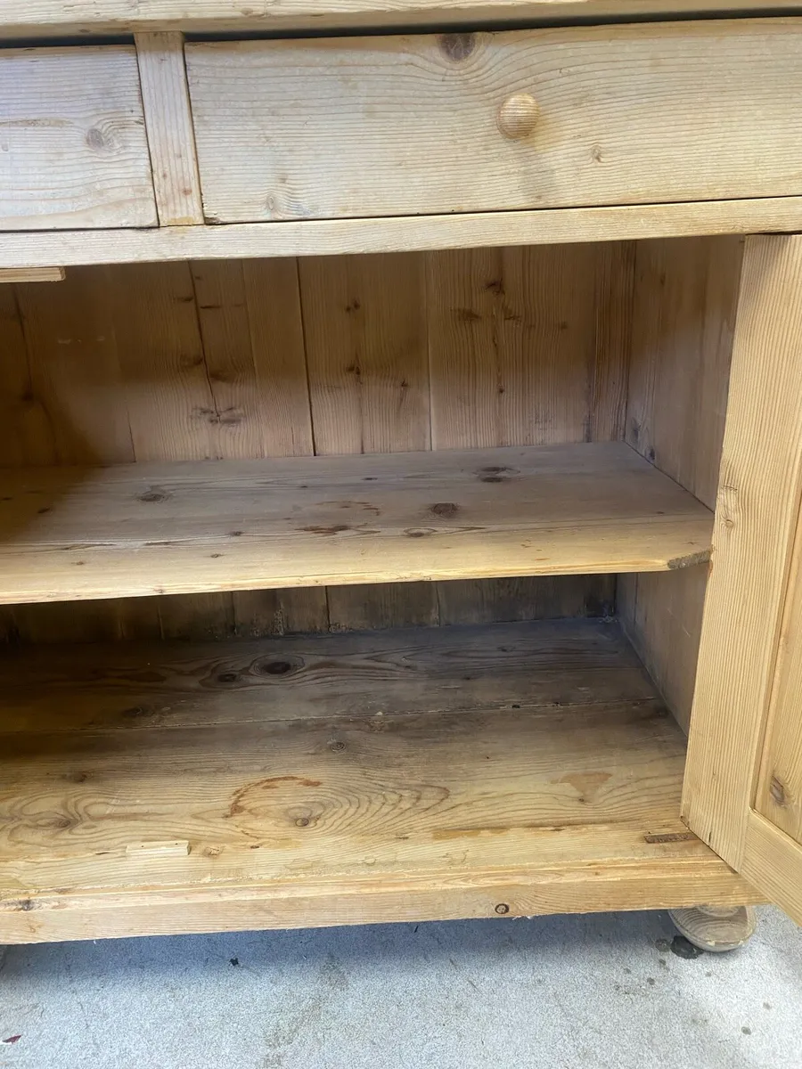 Dresser - Image 3
