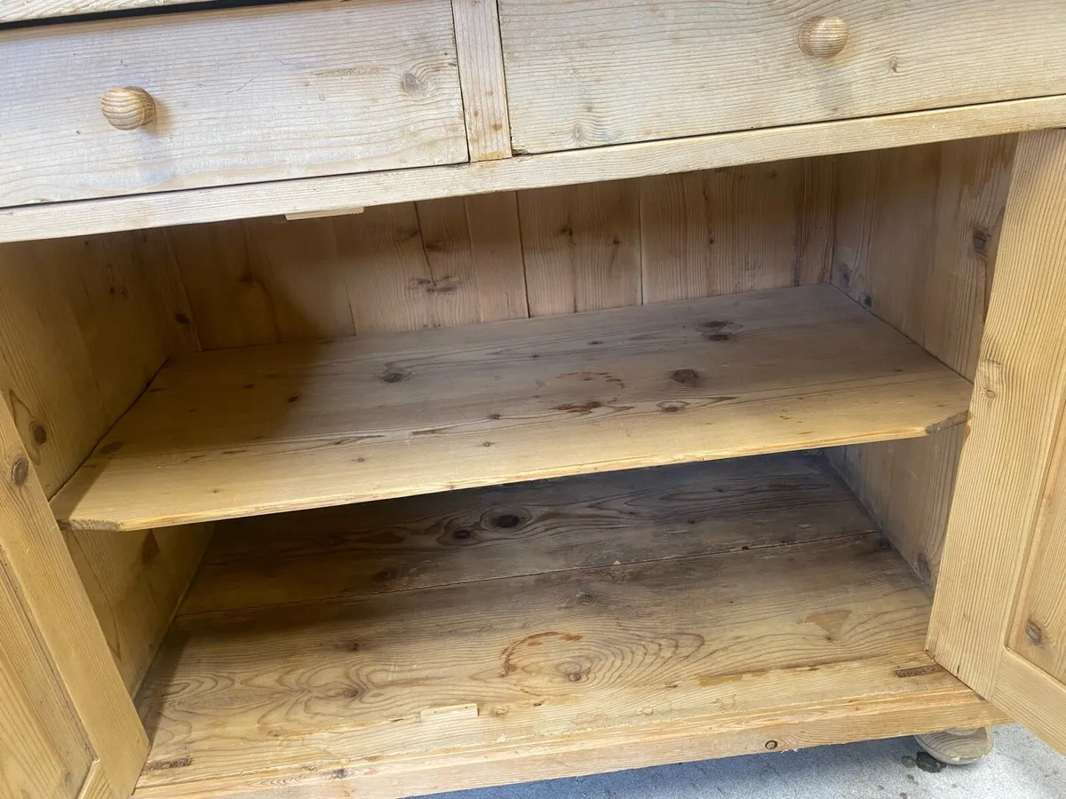 Dresser - Image 4