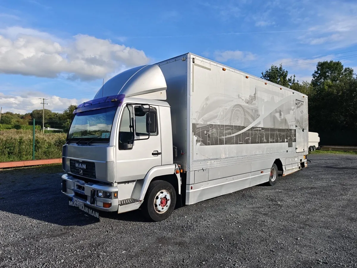 Man Box Truck (tail lift) 2005 - Image 1