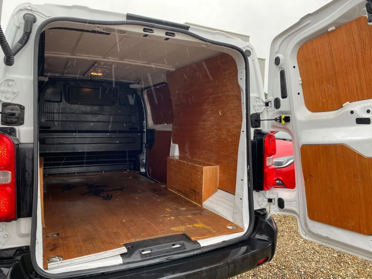 Opel Vivaro 1.5 TD 100 LWB L2H1 62Km - Image 4
