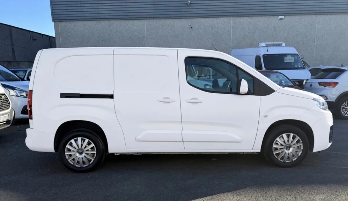 232 Citroen Berlingo LWB High Spec - Image 3