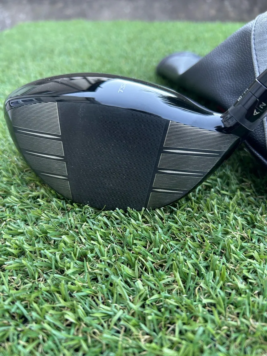 Titleist TSR4 w/ Tour AD shaft - Image 2