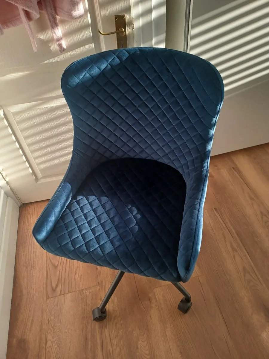 Desk chair - Image 1