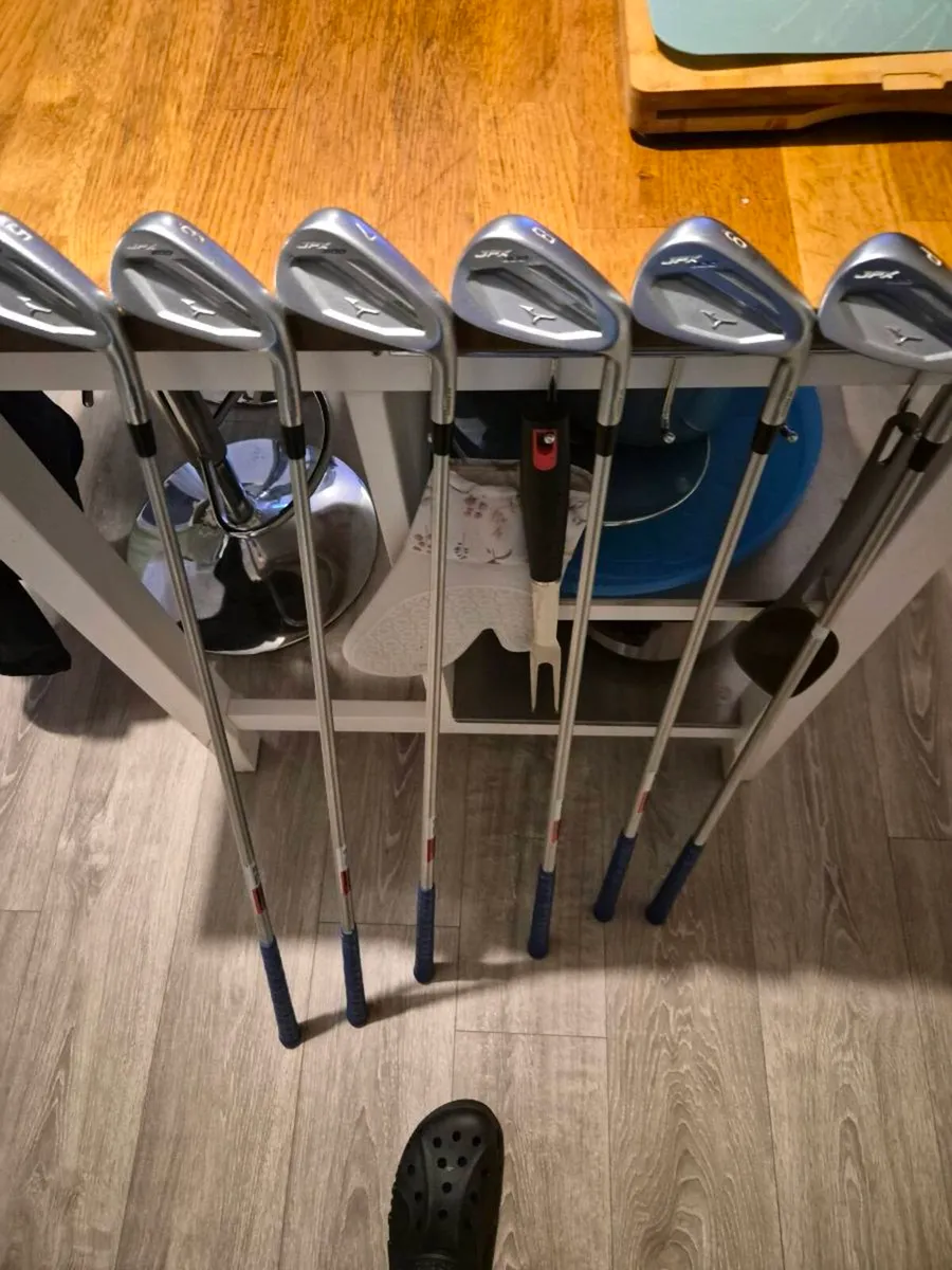 Mizuno jpx tour 900 irons - Image 2