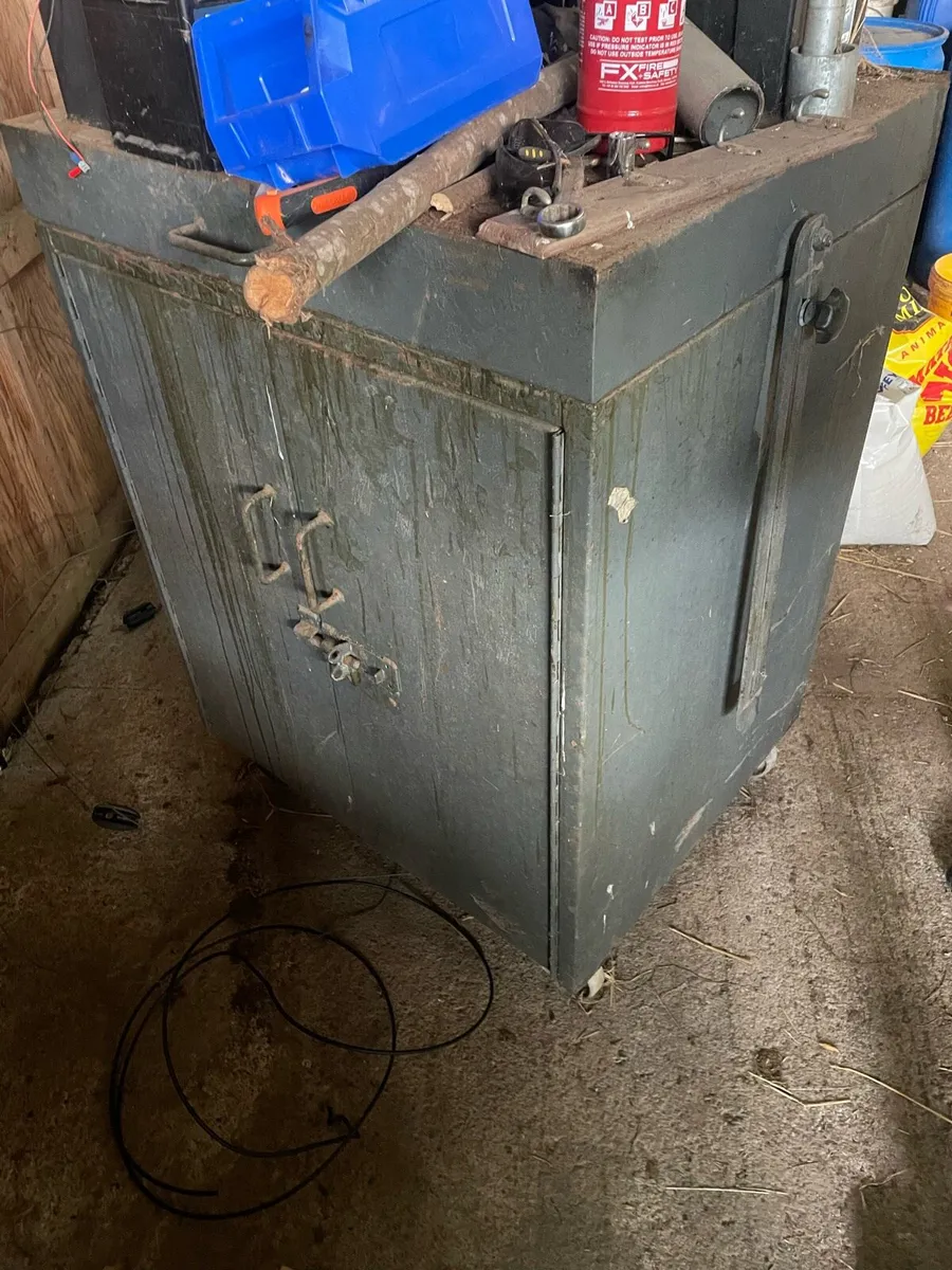 Steel cabinet - Image 1
