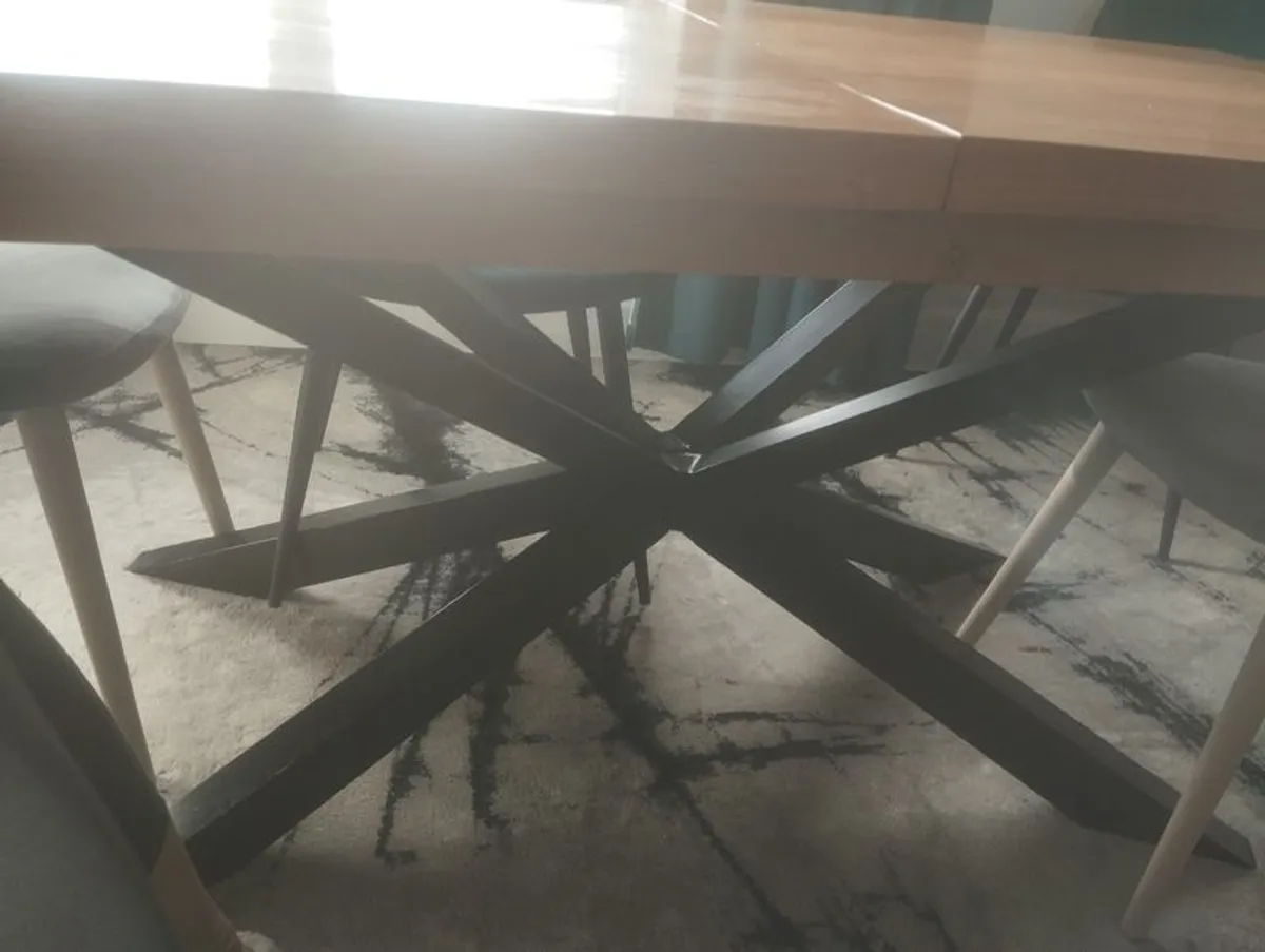 Extending dining  table - Image 3