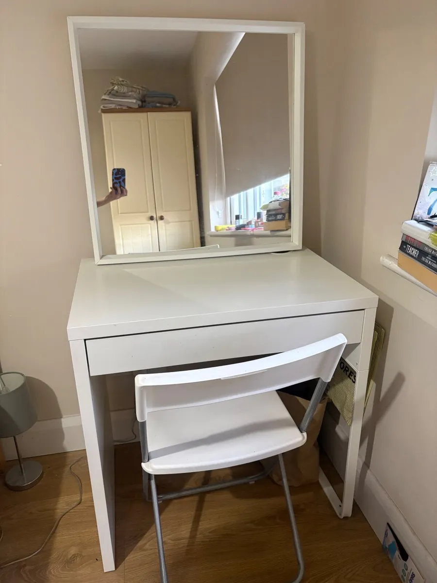 Make up table - Image 2