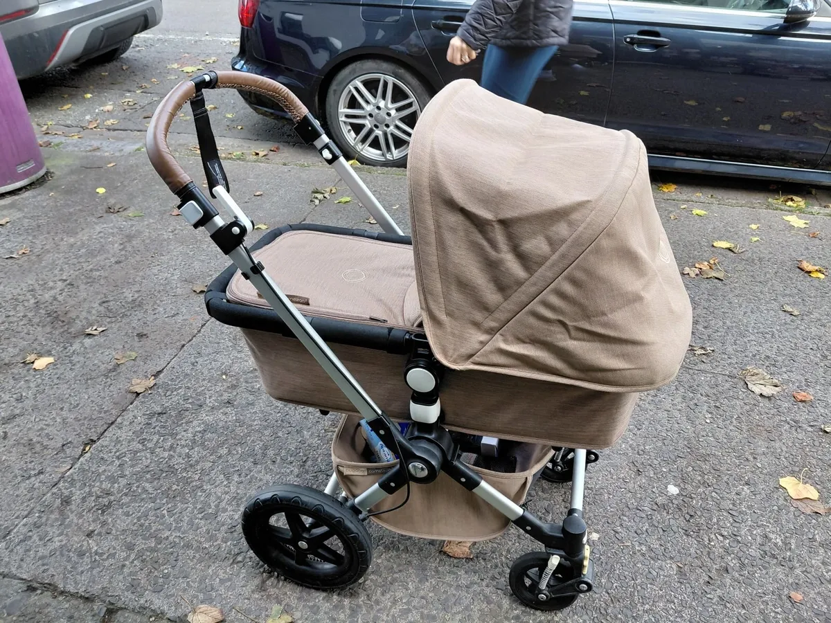 Bugaboo Cameleon 3 and car seat plus base - Image 4