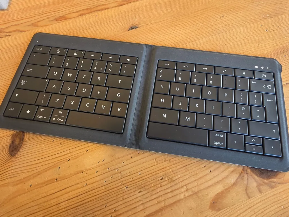 Microsoft Universal Foldable Keyboard - Bluetooth - Image 1