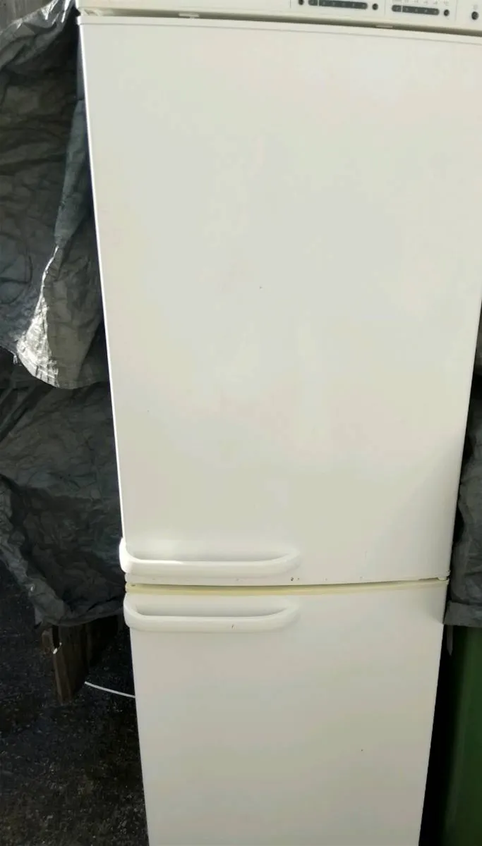 Bosch fridge freezer - Image 1