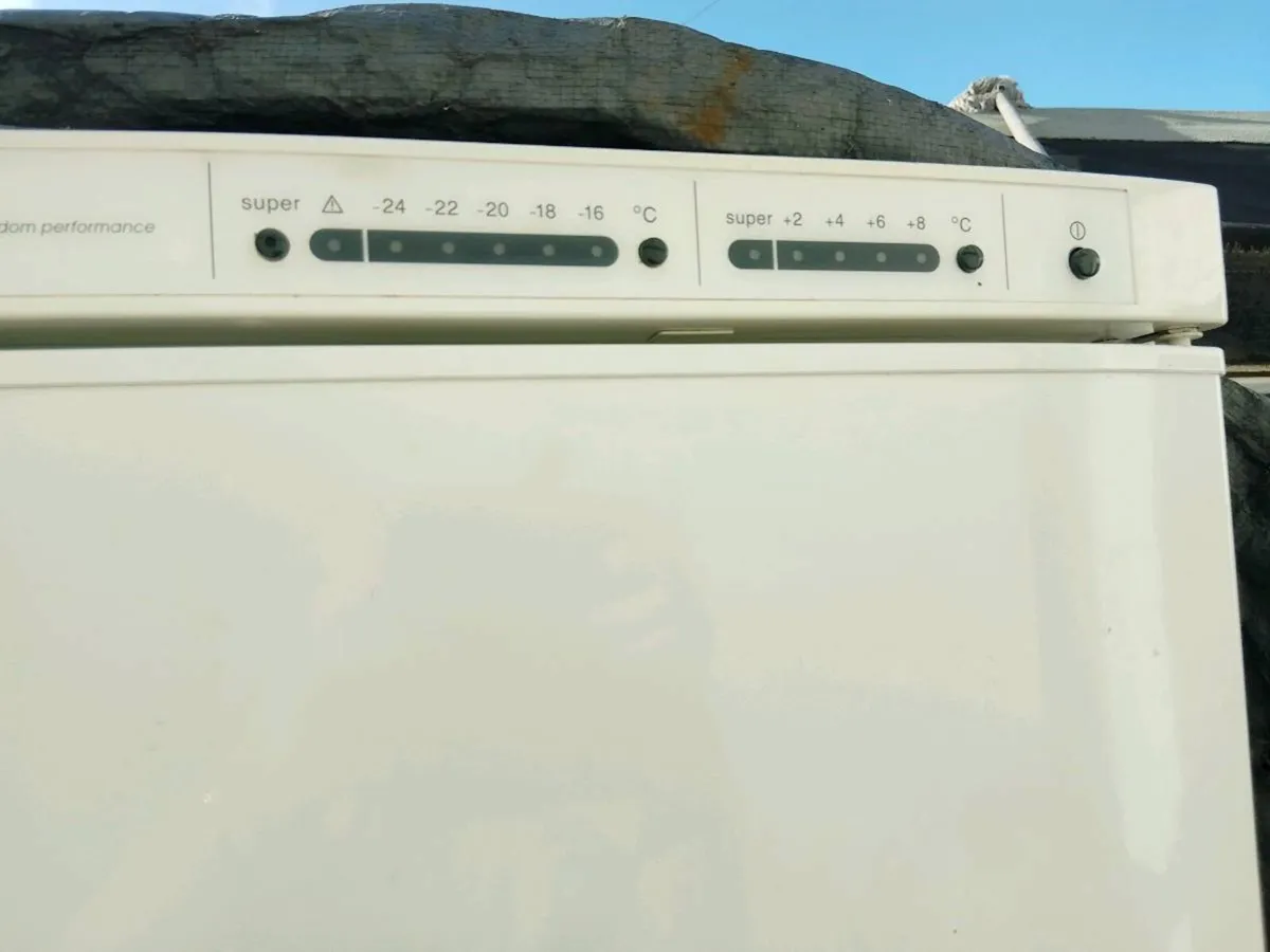 Bosch fridge freezer - Image 2
