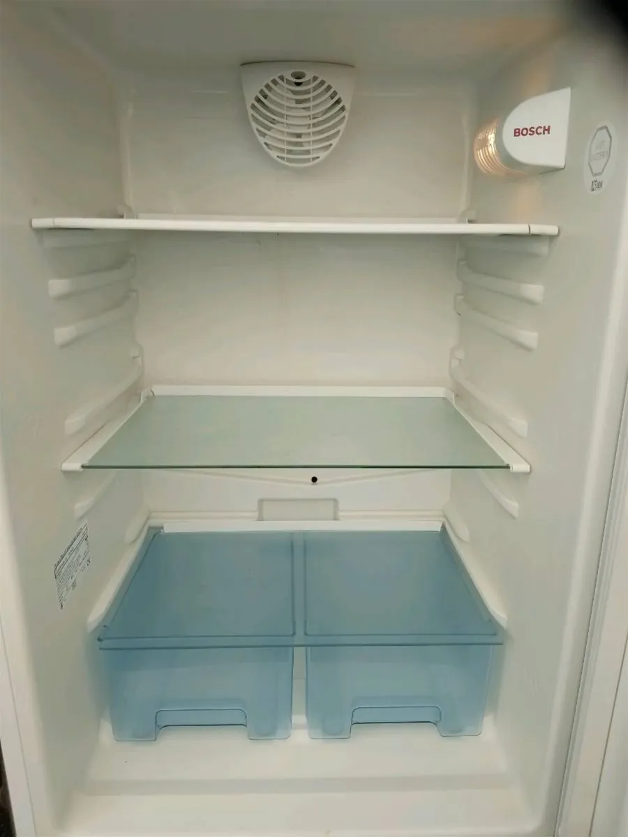 Bosch fridge freezer - Image 4